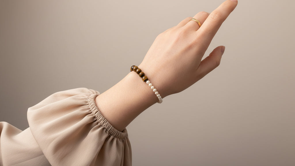 Armband aus natürlichen Edelsteinen und Süßwasserperlen - Tigerauge und Perlen