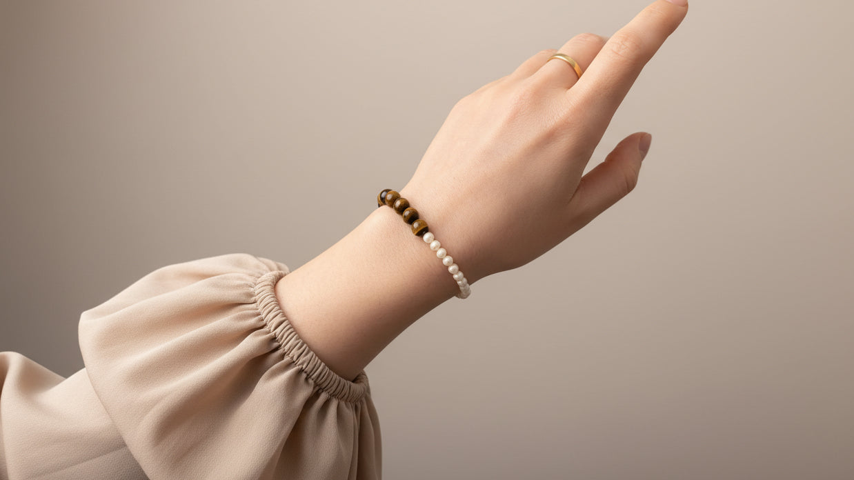 Armband aus natürlichen Edelsteinen und Süßwasserperlen - Tigerauge und Perlen