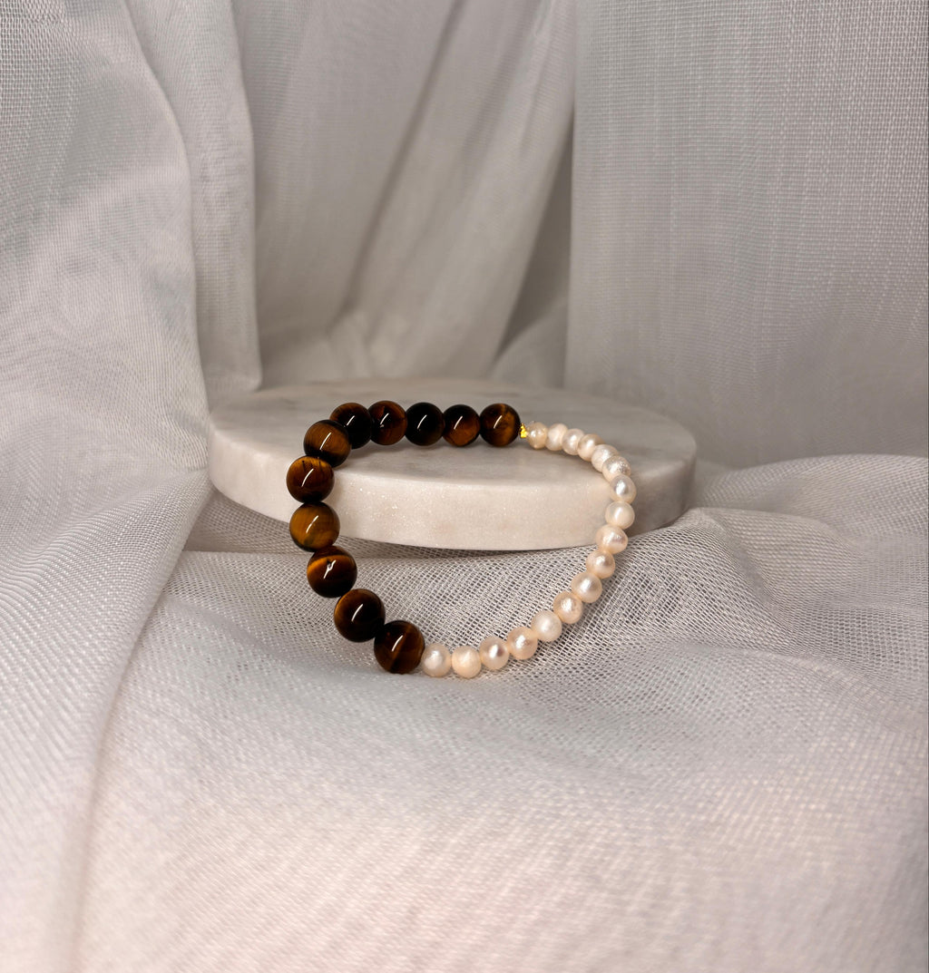 Armband aus natürlichen Edelsteinen und Süßwasserperlen - Tigerauge und Perlen