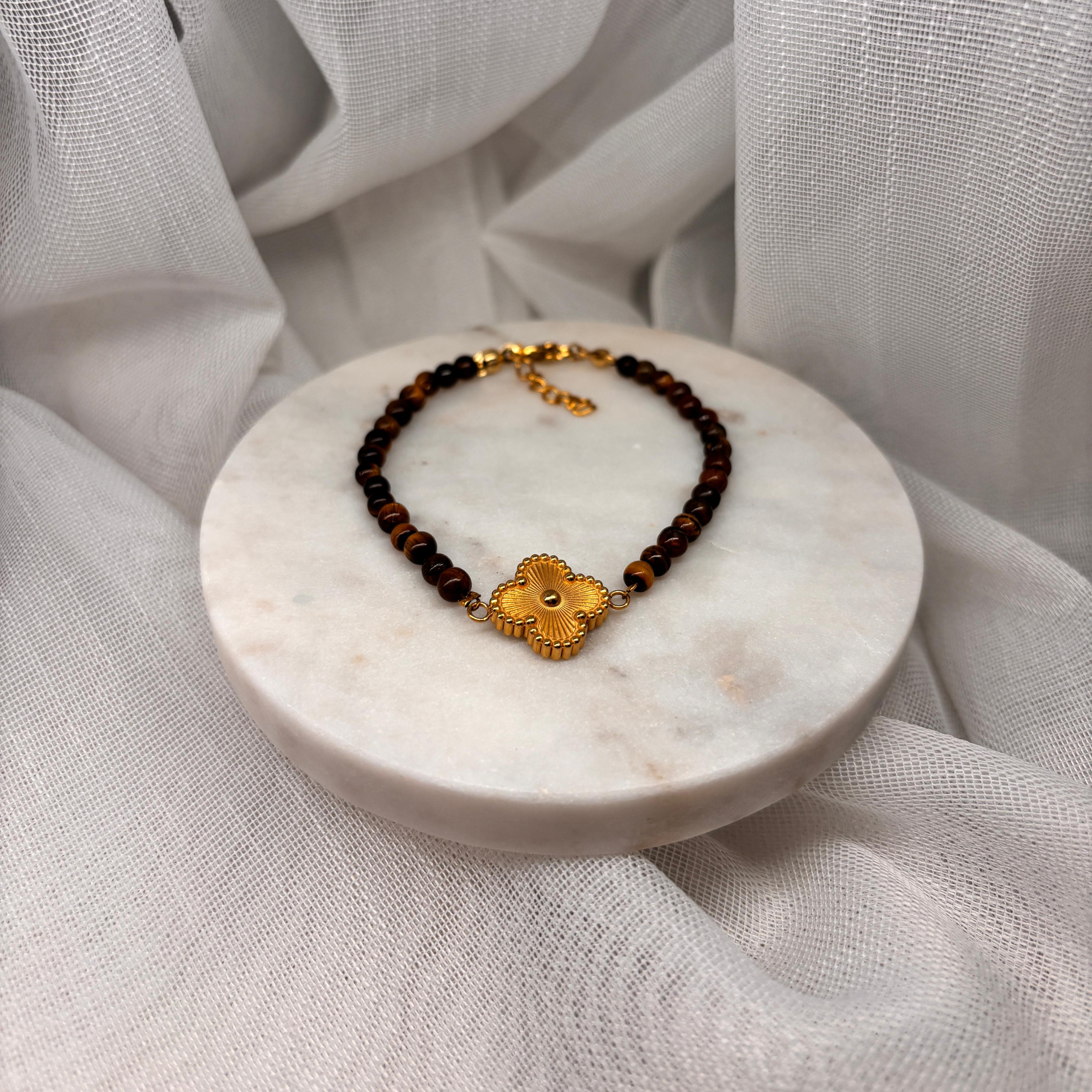 Verschiedene Armbänder mit Verschluss