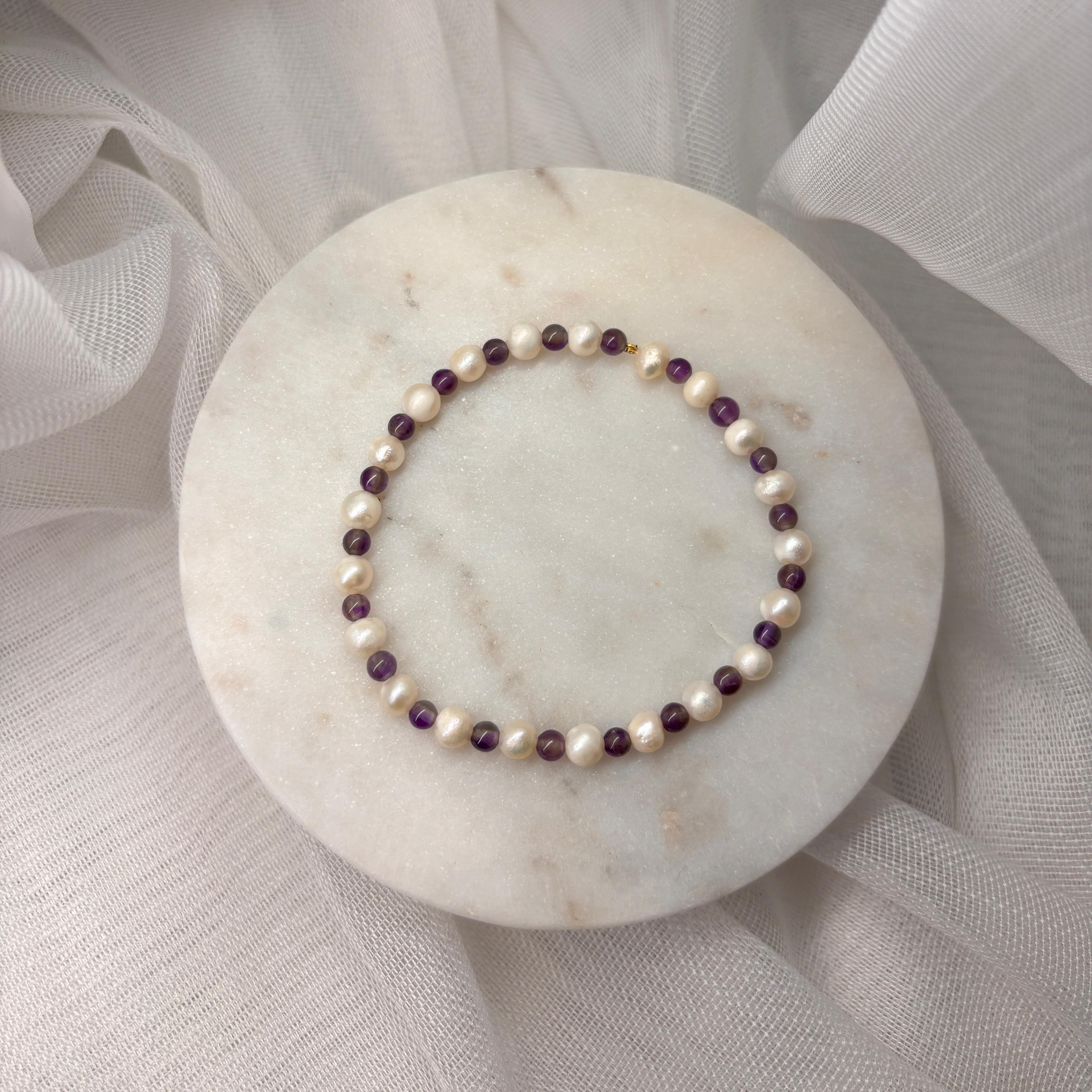 Armand aus Edelsteinen - Amethyst und Perlen