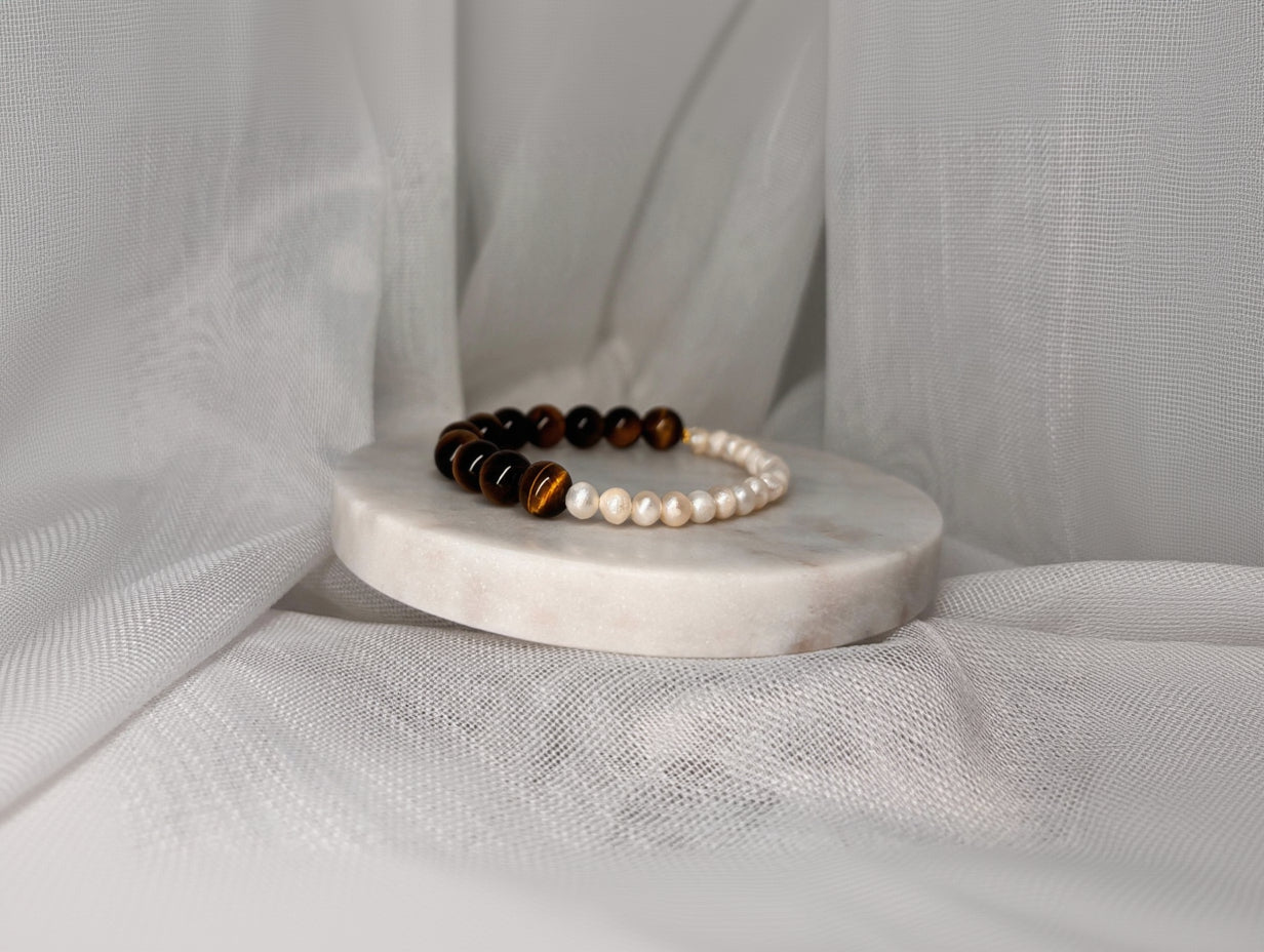Armband aus natürlichen Edelsteinen und Süßwasserperlen - Tigerauge und Perlen