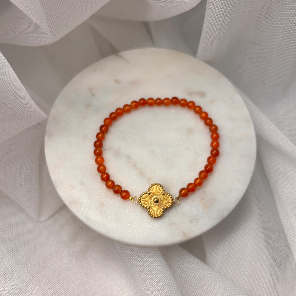 Armband aus natürlichen Edelsteinen - Roter Achat mit Kleeblatt Charm