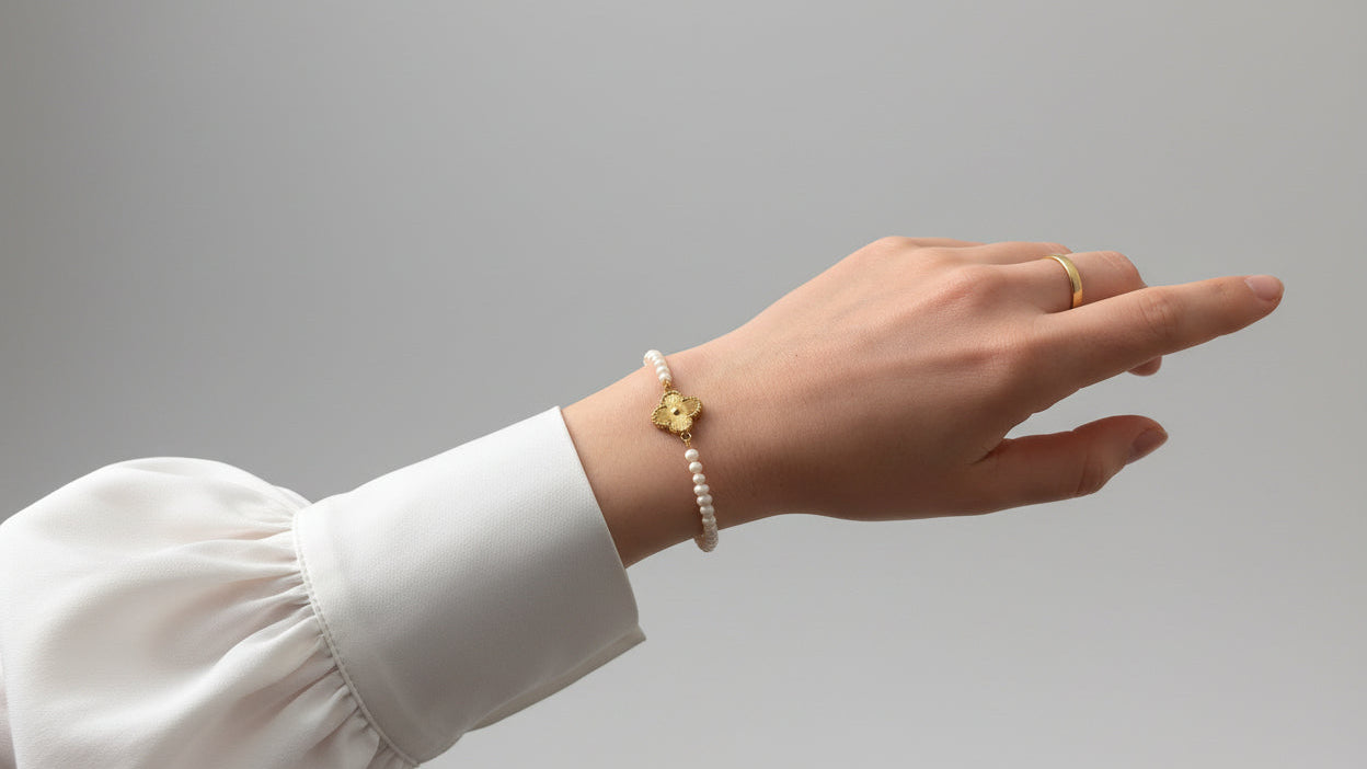 Verschiedene Armbänder mit Verschluss