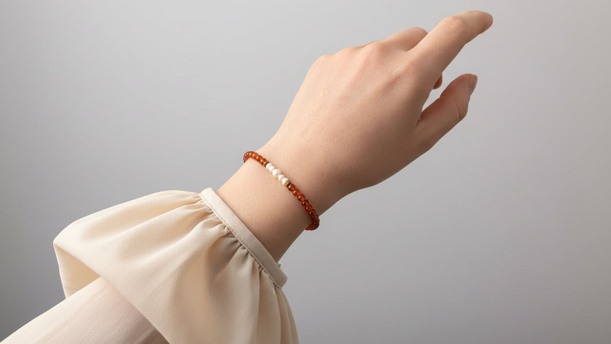 Armband aus natürlichen Perlen und Edelsteinen - Perlen mit roter Achat