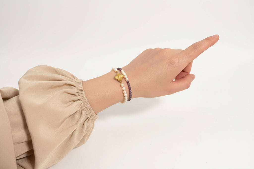 Armband aus natürlichen Süßwasserperlen mit Kleeblatt-Anhänger